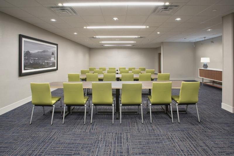 Holiday Inn Express & Suites - Florence - Cincinnati Airport By Ihg Buitenkant foto